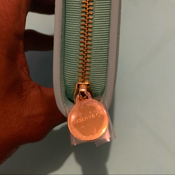 Tiffany&Co. Embossed leather, zippered wallet - Picture 3 of 6